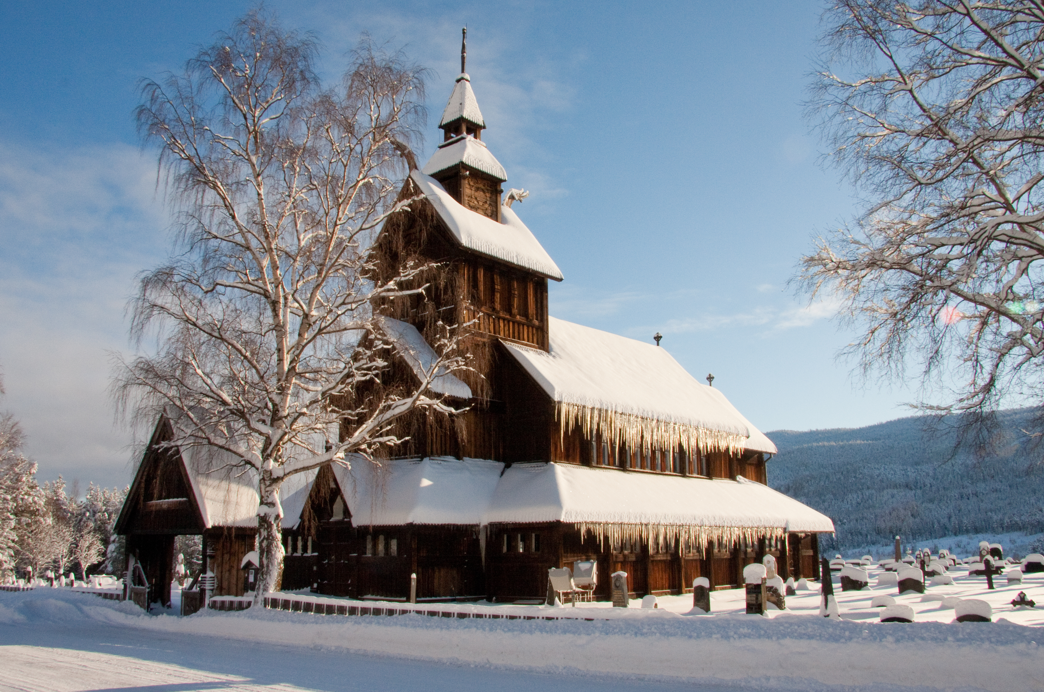 Vinterbilde av Uvdal kirke